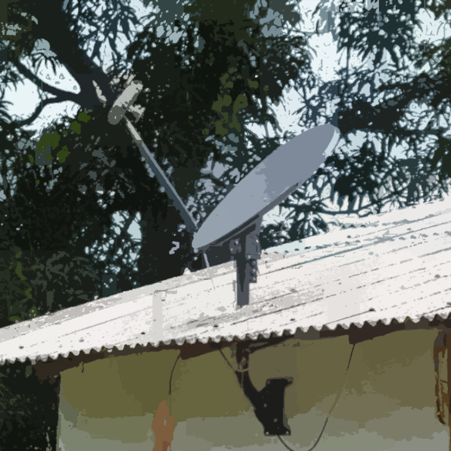 Na pintura podemos ver uma antena que recebe o sinal de internet via satélite.